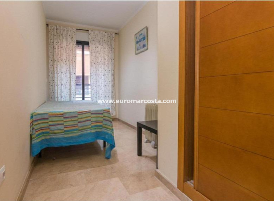 Sale - Apartment / flat - Denia