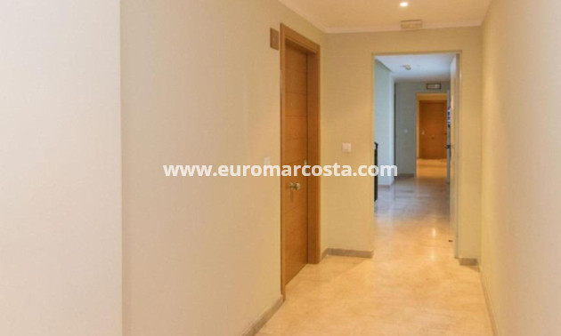 Sale - Apartment / flat - Denia