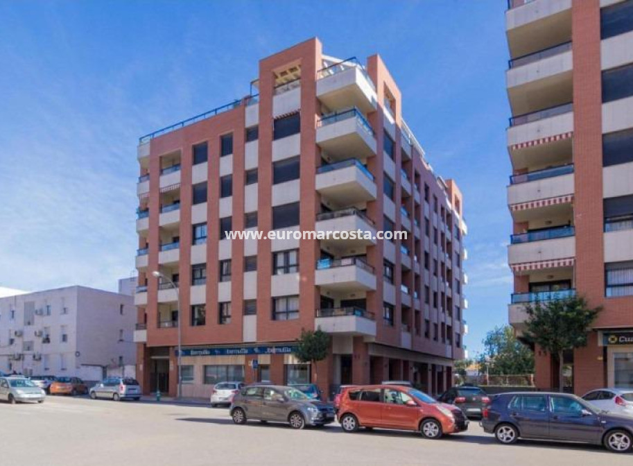 Sale - Apartment / flat - Denia