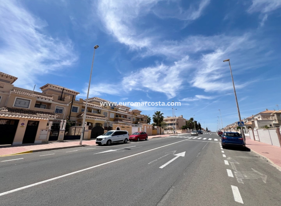 Objekte zum Wiederverkauf - Stadthaus - Torrevieja - TORREVIEJA