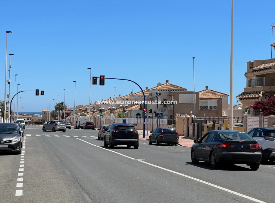 Objekte zum Wiederverkauf - Stadthaus - Torrevieja - TORREVIEJA