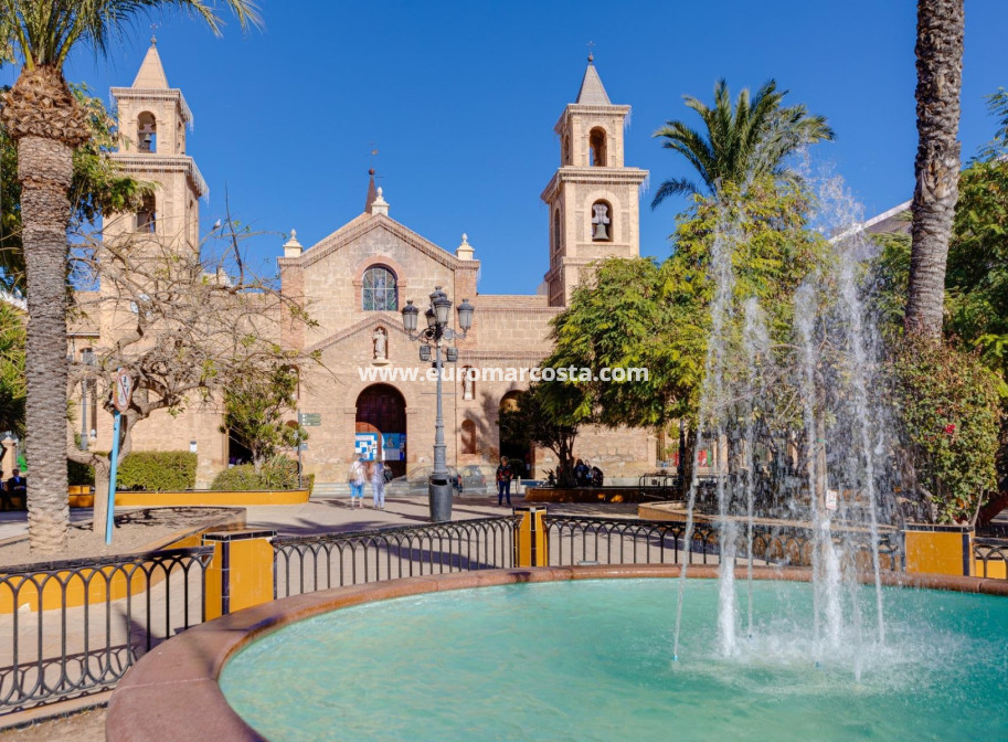 Objekte zum Wiederverkauf - Stadthaus - Torrevieja - TORREVIEJA