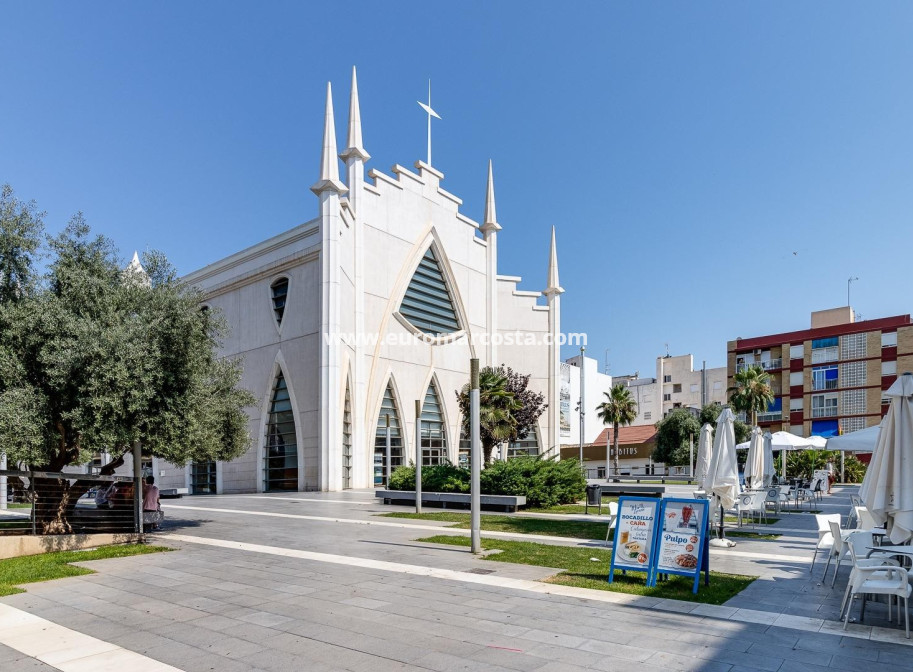 Objekte zum Wiederverkauf - Stadthaus - Torrevieja - TORREVIEJA