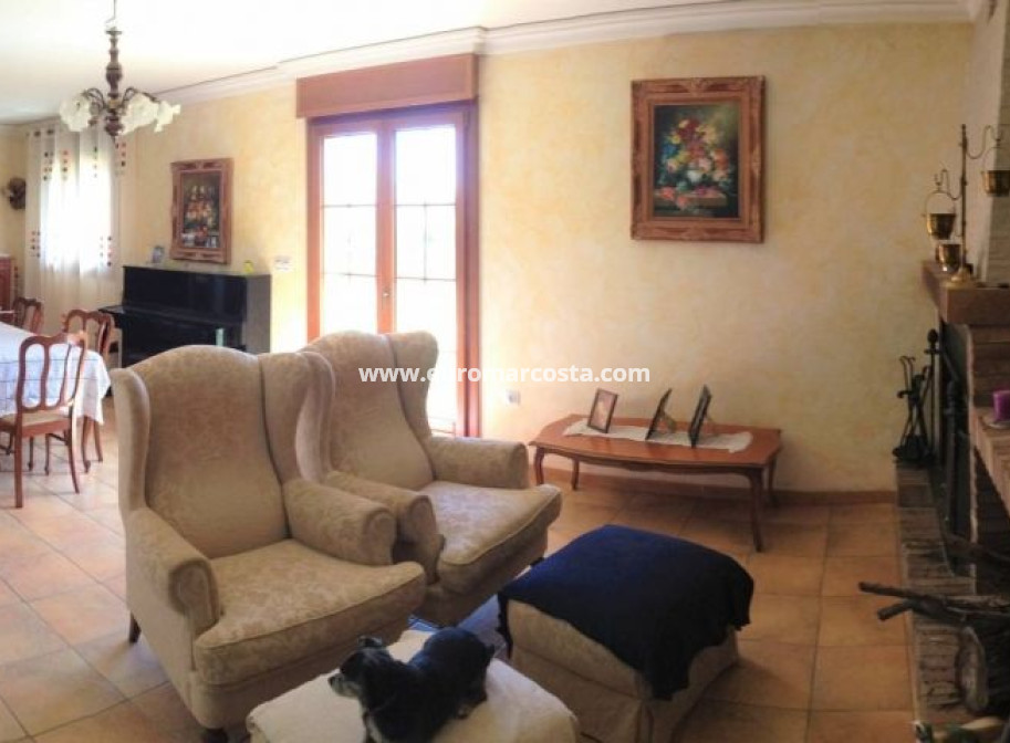 Sale - Country house - Hondón de las Nieves