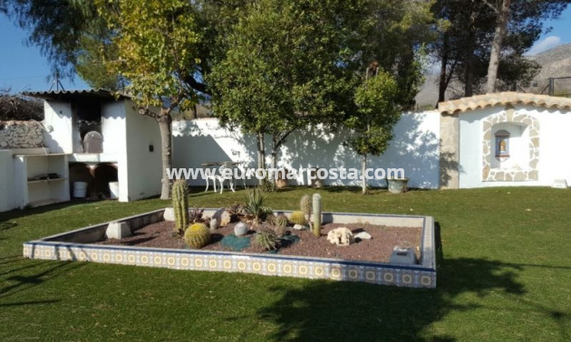 Sale - Country house - Hondón de las Nieves