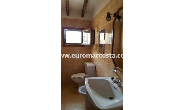 Sale - Country house - Hondón de las Nieves