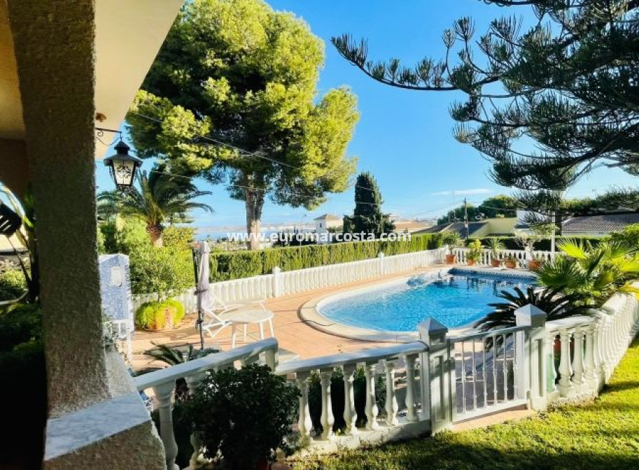 Objekte zum Wiederverkauf - Villa freitstehend - Torrevieja - TORREVIEJA