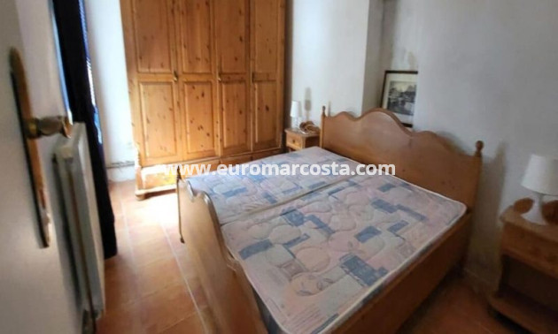 Sale - Country house - La Canalosa - Alicante