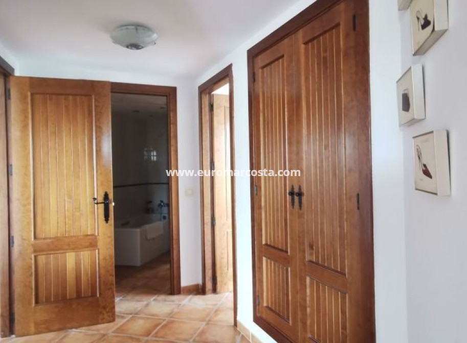 Sale - Apartment / flat - Alicante