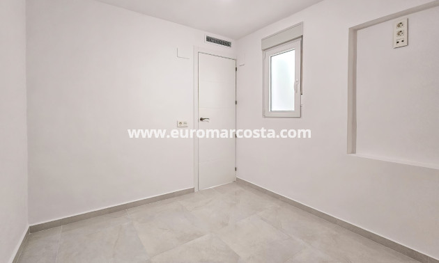 Venta - Bungalow - Torrevieja - Torreta