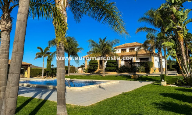 Sale - Country house - Orihuela