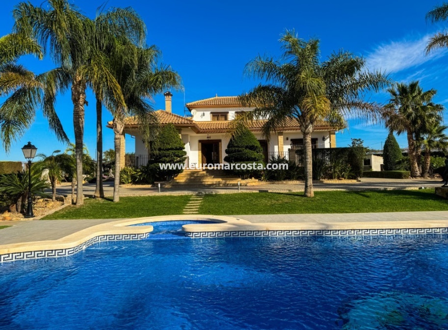 Sale - Country house - Orihuela