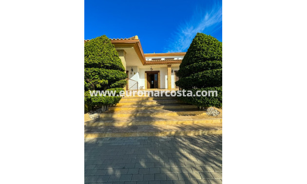 Sale - Country house - Orihuela