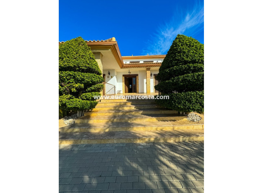 Sale - Country house - Orihuela