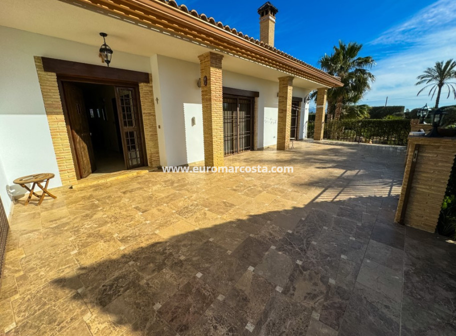 Sale - Country house - Orihuela