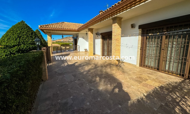 Sale - Country house - Orihuela