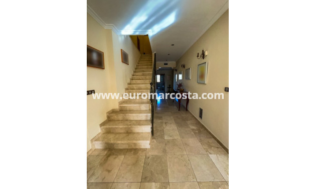 Sale - Country house - Orihuela