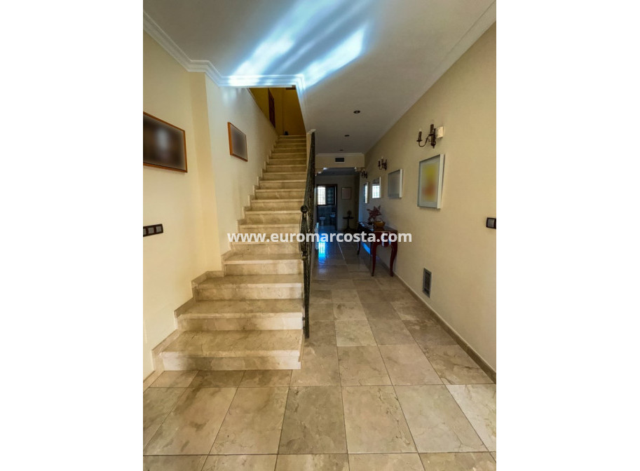 Sale - Country house - Orihuela