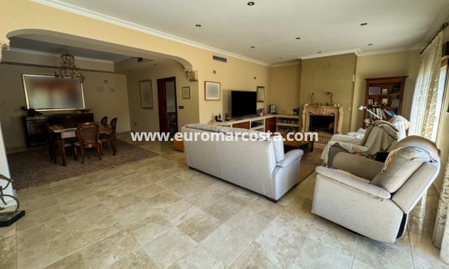 Sale - Country house - Orihuela