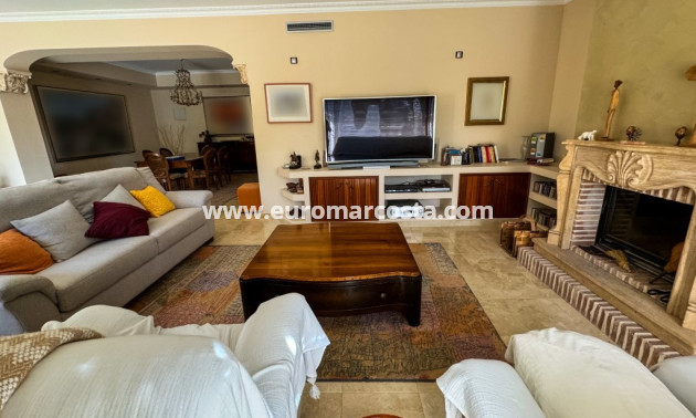 Sale - Country house - Orihuela