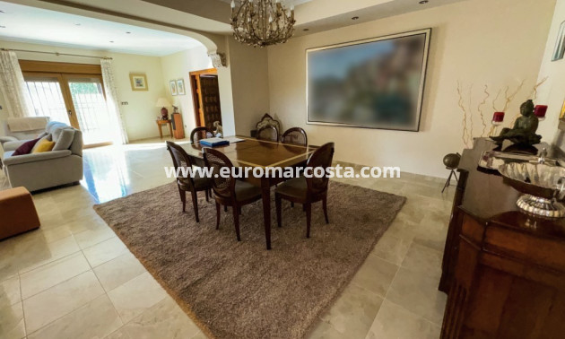 Sale - Country house - Orihuela