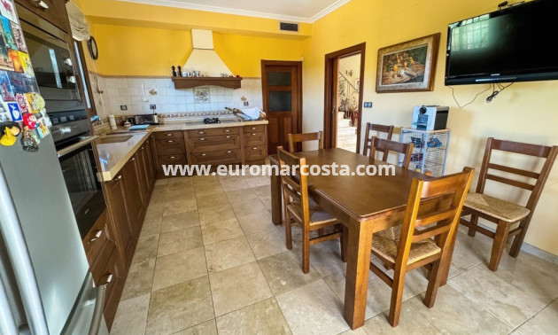 Sale - Country house - Orihuela