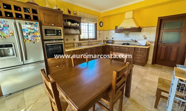 Sale - Country house - Orihuela