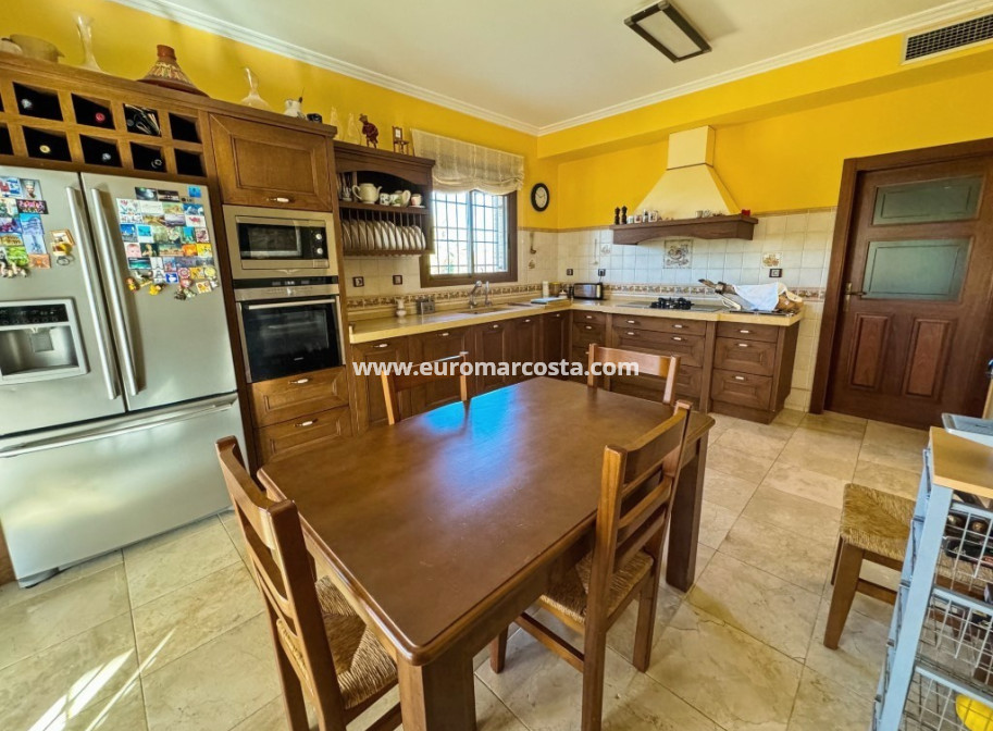 Sale - Country house - Orihuela