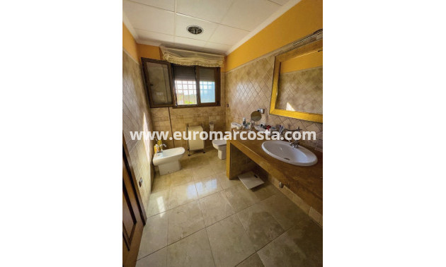 Sale - Country house - Orihuela