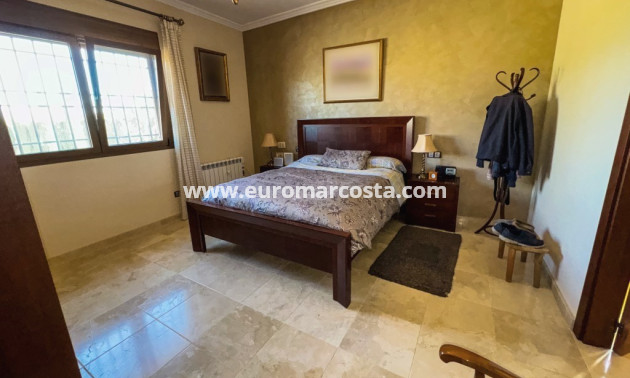 Sale - Country house - Orihuela