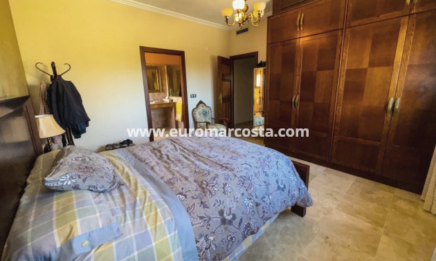 Sale - Country house - Orihuela