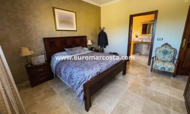 Sale - Country house - Orihuela