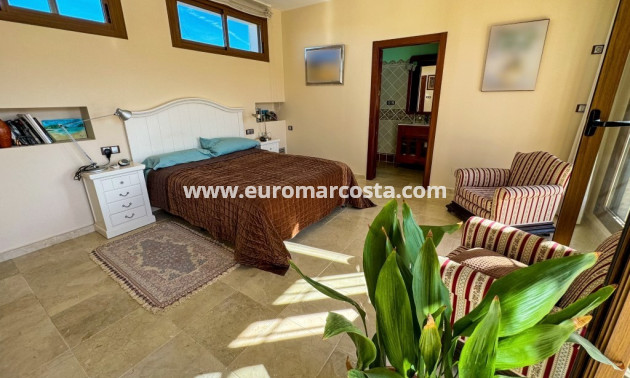 Sale - Country house - Orihuela