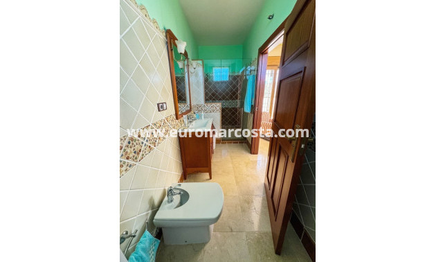 Sale - Country house - Orihuela