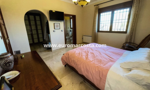 Sale - Country house - Orihuela