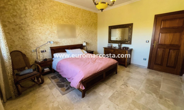 Sale - Country house - Orihuela