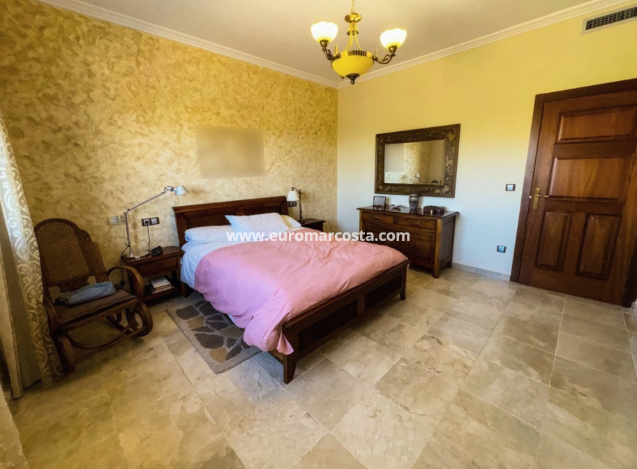 Sale - Country house - Orihuela