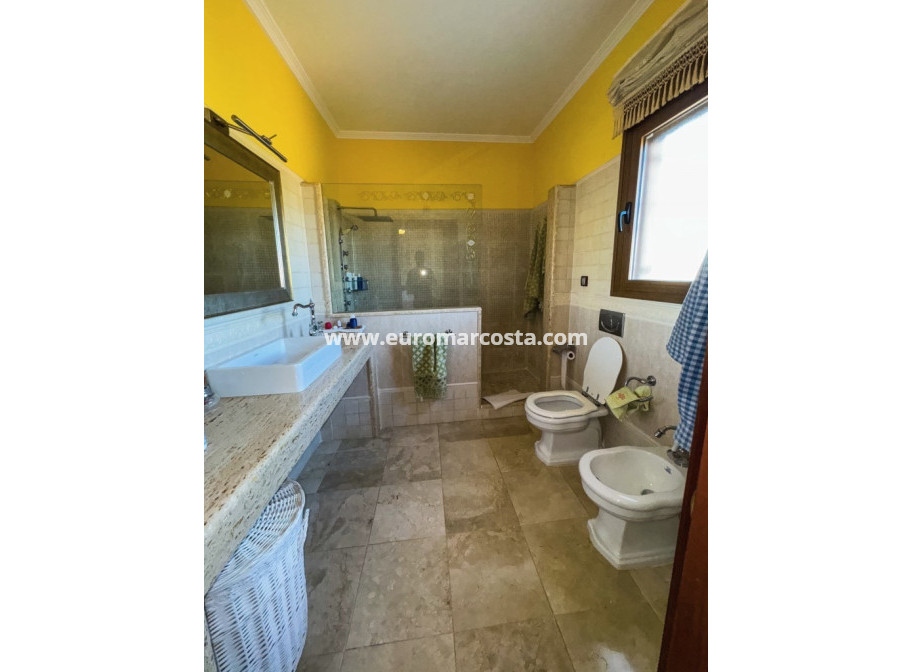 Sale - Country house - Orihuela