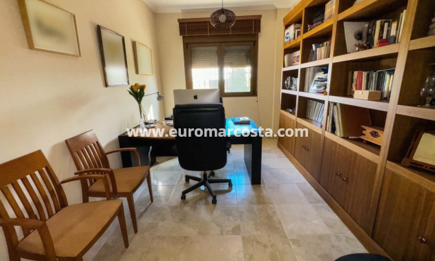 Sale - Country house - Orihuela