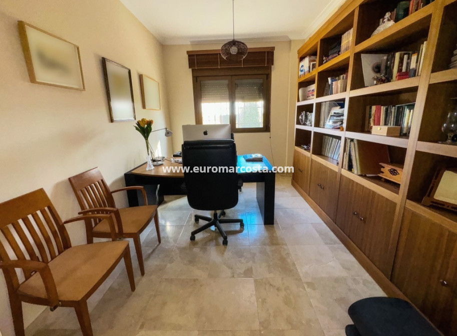 Sale - Country house - Orihuela