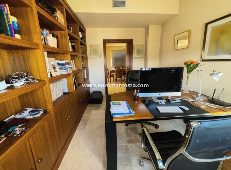 Sale - Country house - Orihuela