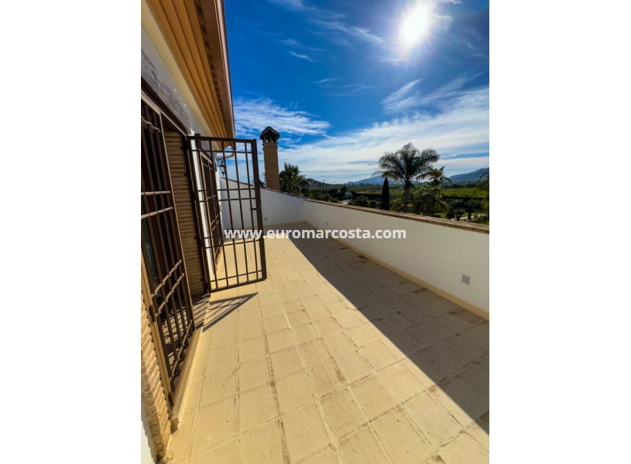 Sale - Country house - Orihuela