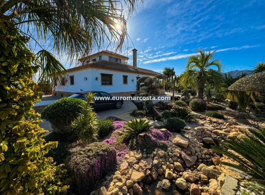 Sale - Country house - Orihuela