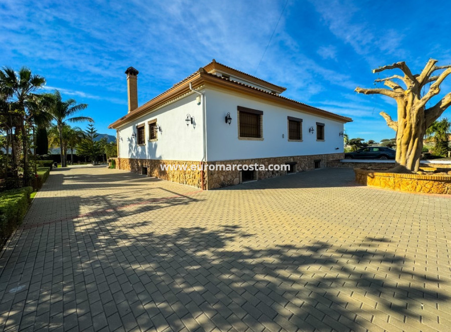 Sale - Country house - Orihuela