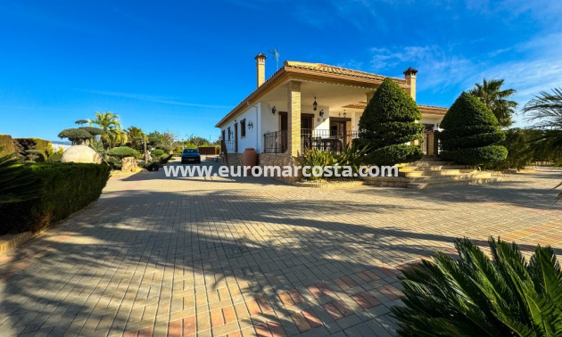 Sale - Country house - Orihuela