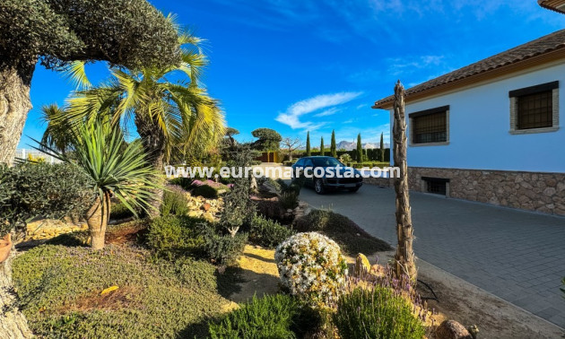 Sale - Country house - Orihuela