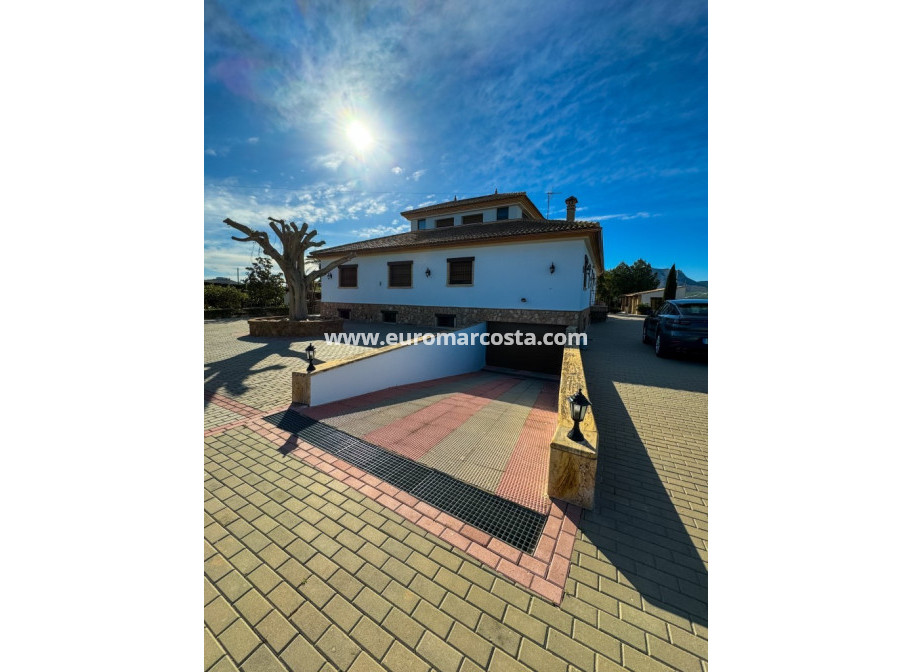 Sale - Country house - Orihuela