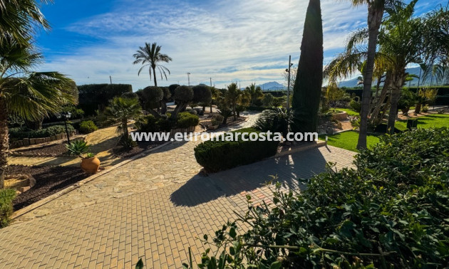 Sale - Country house - Orihuela