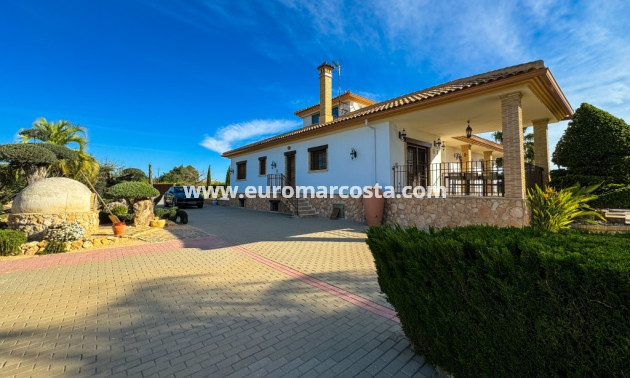 Sale - Country house - Orihuela