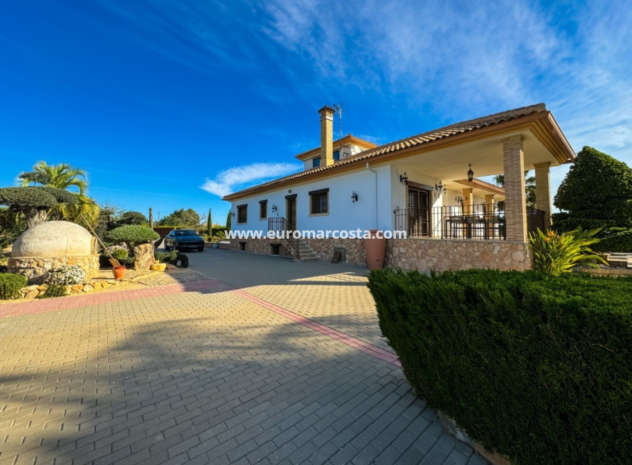 Sale - Country house - Orihuela